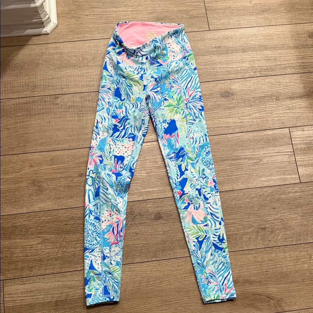 Lilly Pulitzer Blue Tropical Print Leggings with Pink Waistband